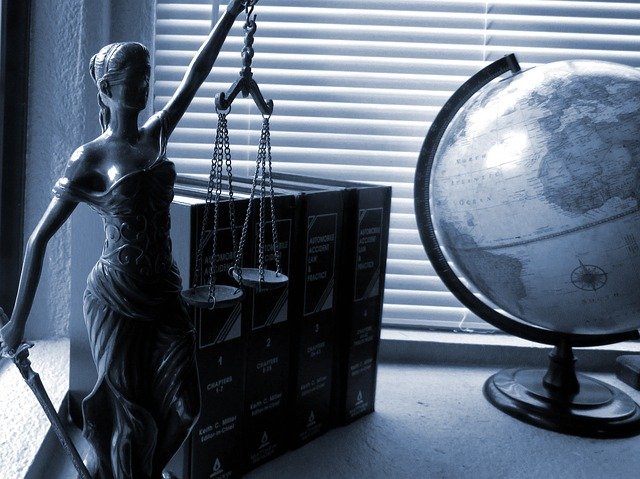 Lee más sobre el artículo Cómo conseguir abogados gratis en USA